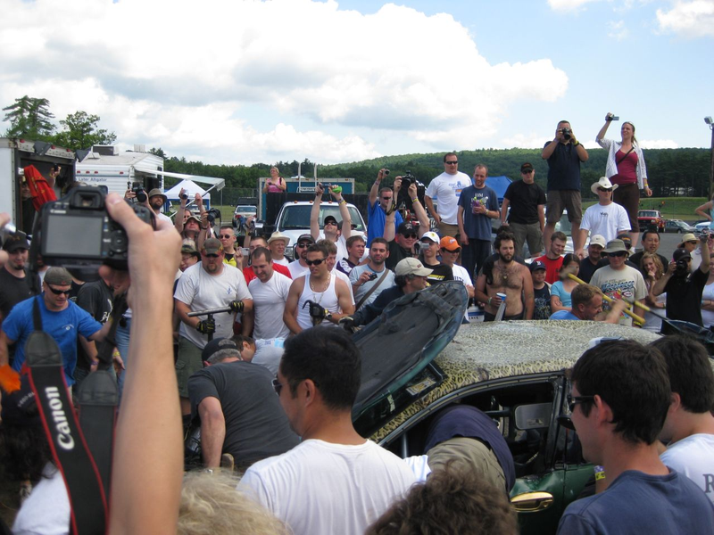 Illustration for article titled The 24 Hours Of LeMons New England 2009 Über Gallery, Part 4